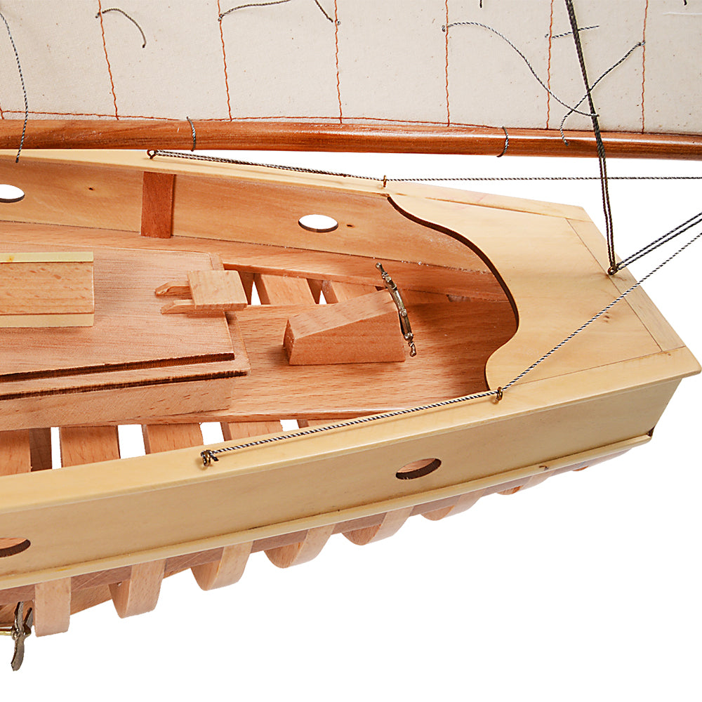 Y225 - Bluenose Open Hull Xlarge L101 Sailboat Model