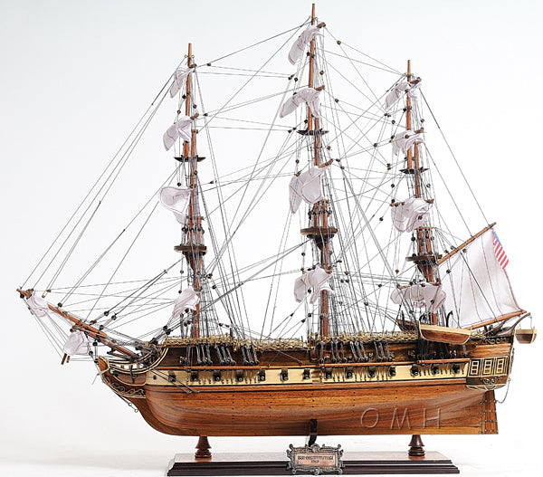 USS CONSTITUTION MIDSIZE WITH DISPLAY CASE | Museum-quality | Fully Assembled Wooden Ship Model