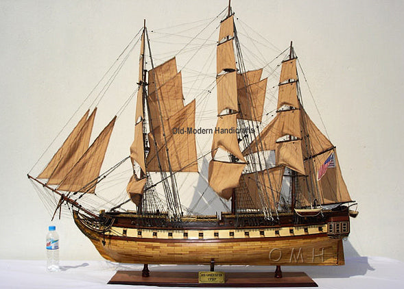 USS CONSTITUTION 56L WITH DISPLAY CASE NO GLASS | Museum-quality | Fully Assembled Wooden Ship Model